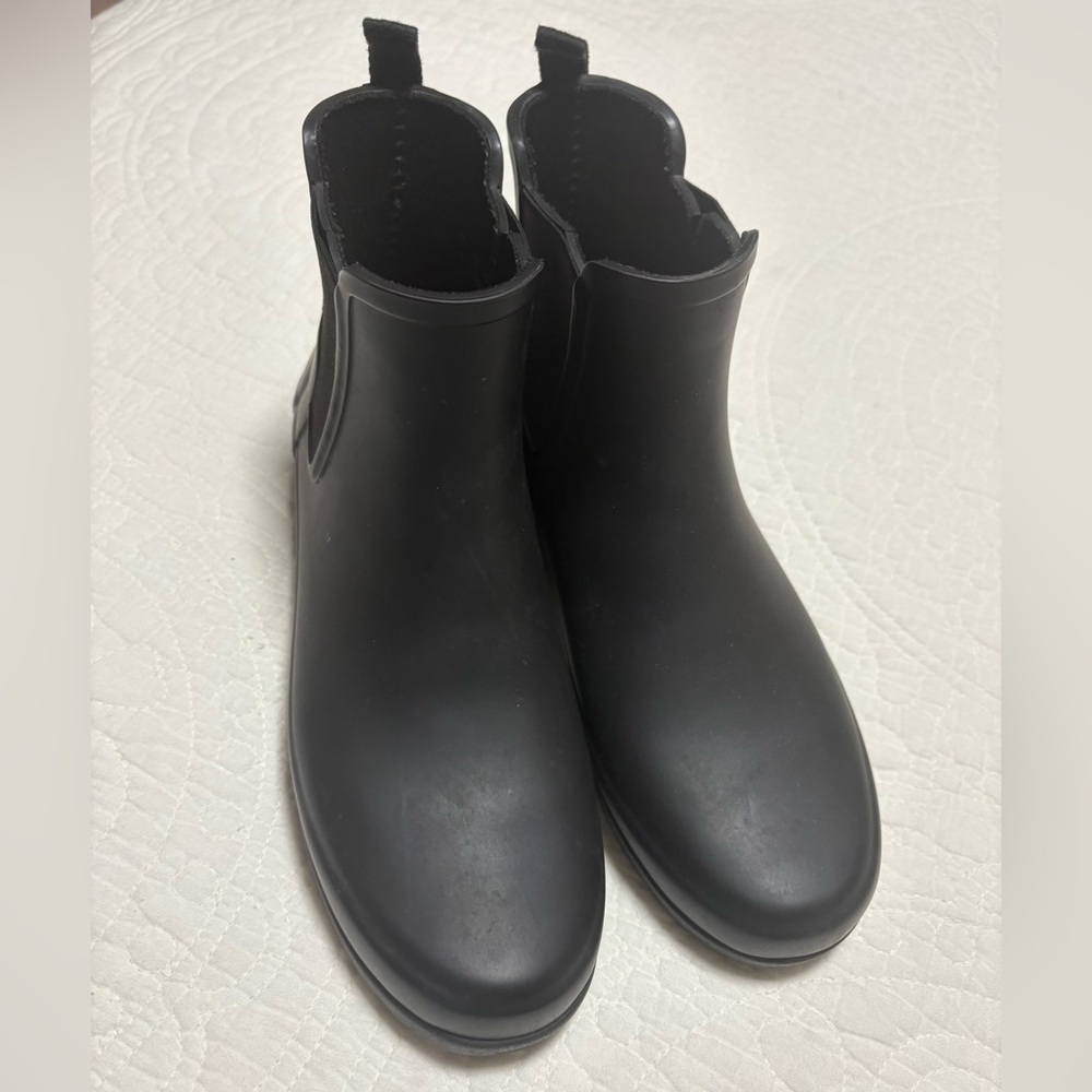 Hunter Matte Black Short Chelsea Rain Boots